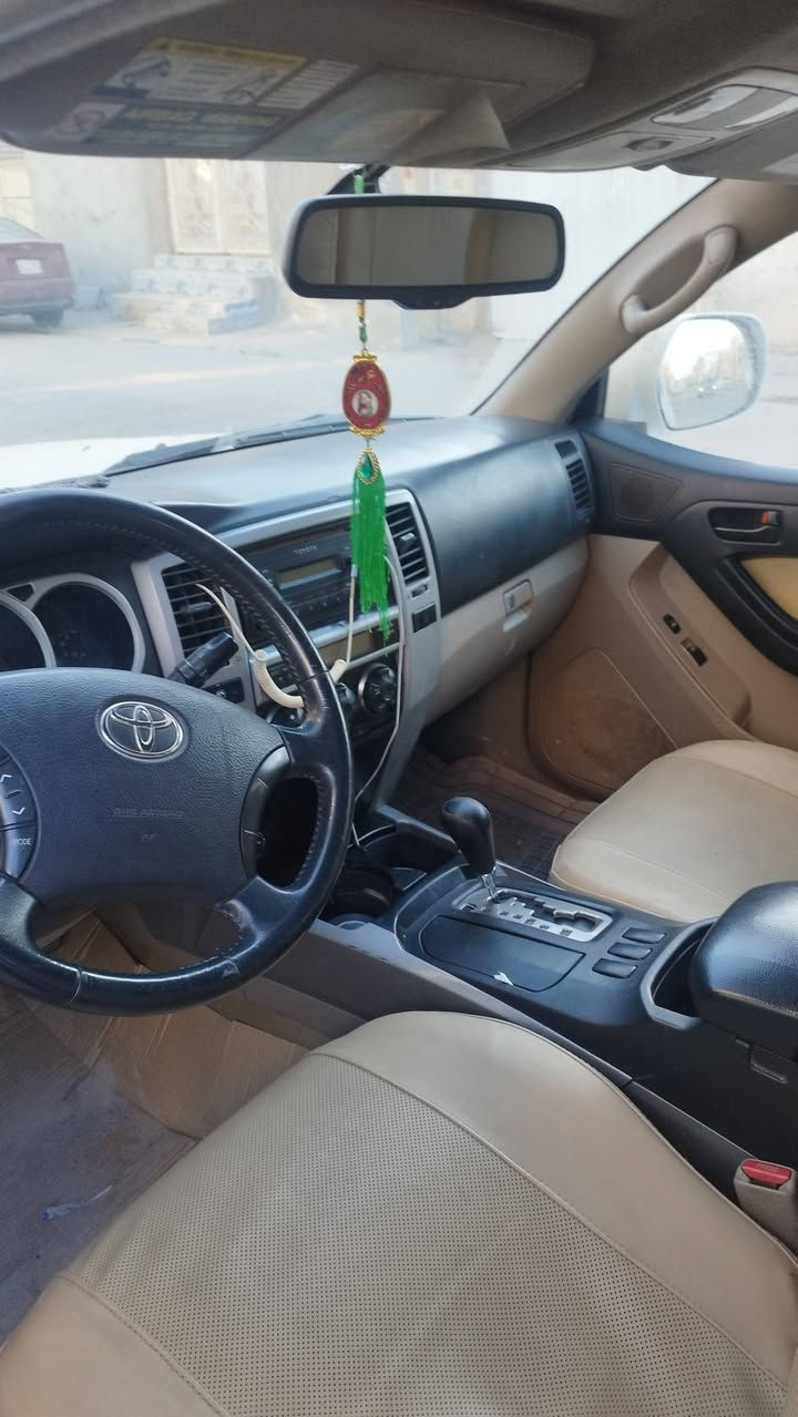 فور رنر 2005 سنه سلندر سبع راكب مكفوله من الصبق واعد جو رقم  الخلفي جنطه شفط كير  مكينه حداديه وتبريد وتدفع خير من الله  وتخم تاير سعر 115 وبيها مجال بسيط ***********
