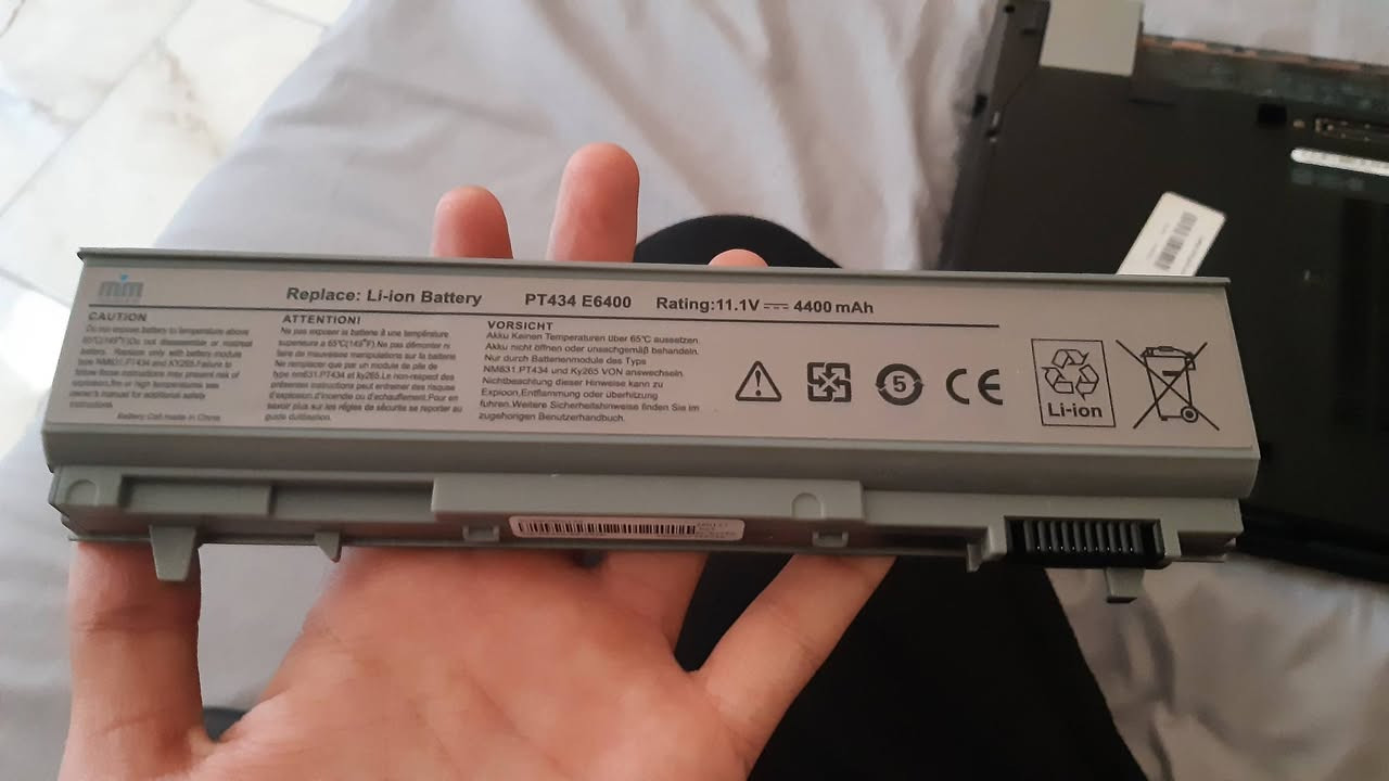 للبيع Dell Latitude E6410 نظافة 95%

✅ Intel Core i7 vpro

✅ كرت شاشة NVIDIA منفصل

✅ SSD 128GB (سريع بالإقلاع وتشغيل البرامج) 
          (قابل للتطوير الى 1TB) 

✅ RAM 4GB ( 32GB قابله للتطوير الى حد )

✅ بطارية ممتازة تدوم لساعات طويلة حسب الاستخدام

✅ ويندوز 11 pro مع التعريفات، جاهز للاستخدام اذا كانت رغبتك تغيير الوندوز نغيره لك 

مناسب للدراسة، الدوام، الأوفيس، والتصفح والاستخدام اليومي، وللتصميم المتوسط ، ويشغل بعض الالعاب من الفئة المتوسطه وايضا يشغل القليل من الفئه القويه

📍فحص الجهاز قبل الاستلام
 
"التفاصيل:يجي مع اللابتوب ستاند مع مراوح RGB
ماوس سلك طول السلك 1.5 ايضا RGB
الشاحن الاصلي للجهاز شغال 100%
وحقيبه تحمل بيها جميع الاغراض الموجوده هذا كله مجانا

💰 السعر: 210,000 دينار عراقي (وبي مجال).

المكان الحله حي الامير الثاني قرب مدرسة العامل للاستفسار ***********
