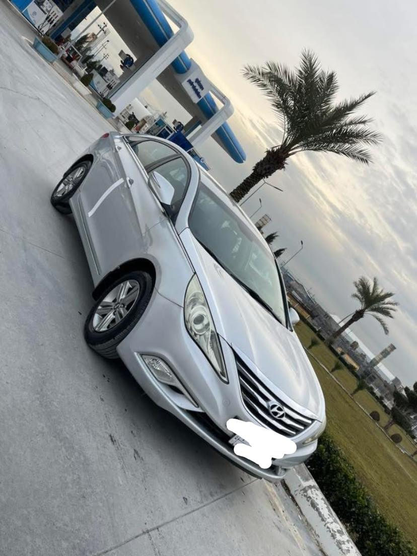 سلاوي خوا له هه مولايه ك سؤناتا 2013 مه كينه بجوك يكؤ كوشن جالد ناوره ش ئاوينه ئيشاره ت  ئاوينه شه فت  سه ياره كه لؤكه ده عمو لي دراوي نيه سه قفي شوشه يه   سه ياره كه براوه ي دوبه ييه  سعري 50 گلاومه جال گؤرينه وه ش ئه كه م به شتيك به دلم بي ***********
