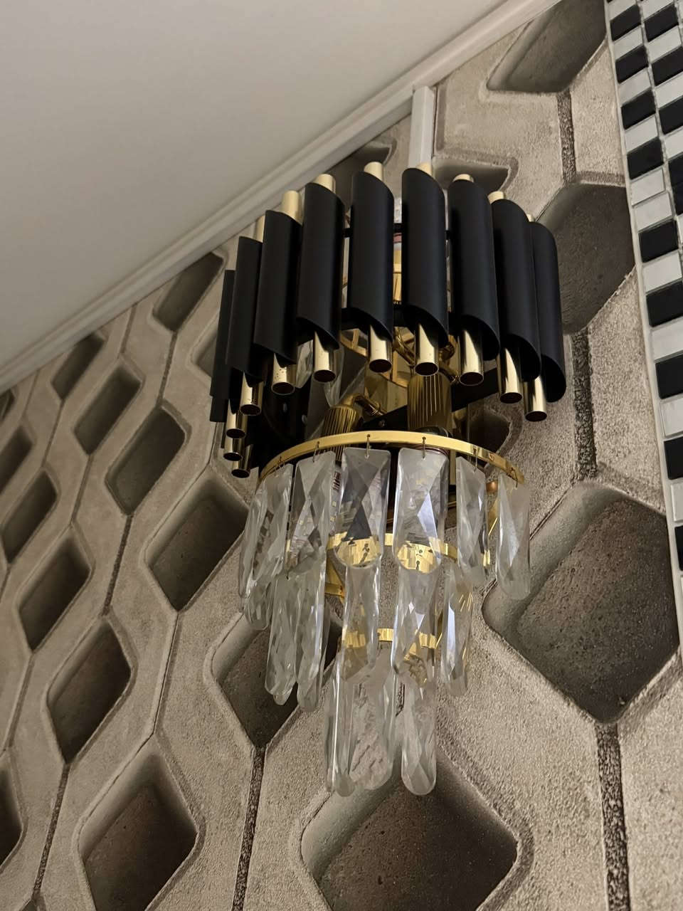 ثريات للبيع 6 قطع 
2 كبار 
4 صغار


**إذا كنت صاحب هذا الإعلان وتريد حذفه لأي سبب، رجاءا أرسل رسالة إلى الدعم الفني**