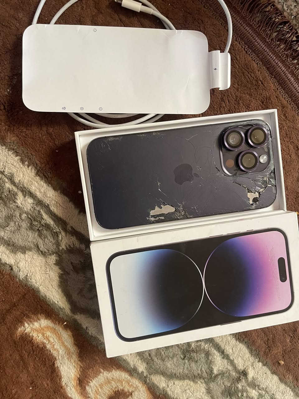 ايفون 14 برو جهاز وتر بروف كفاله شرق اوسط  شريحتين بس ضهره مكسور بطاريته ZAA93 ذاكرته 128  سعره 550 رقم ***********
