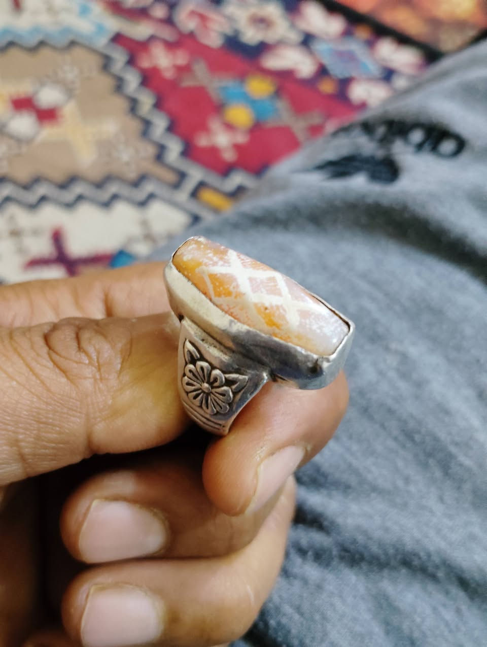 عقيق يماني صفاوي سعره 150 قديم ***********
