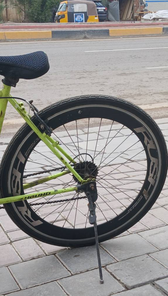 بايسكل رياضي للبيع
حجم 28
بايسكل شغال
عكارب شغاله
تايرات جديده + جوب
بريكات شغاله 
السعر 40 الف 
مكاني بغداد الشعب 
رقم الهاتف ***********
