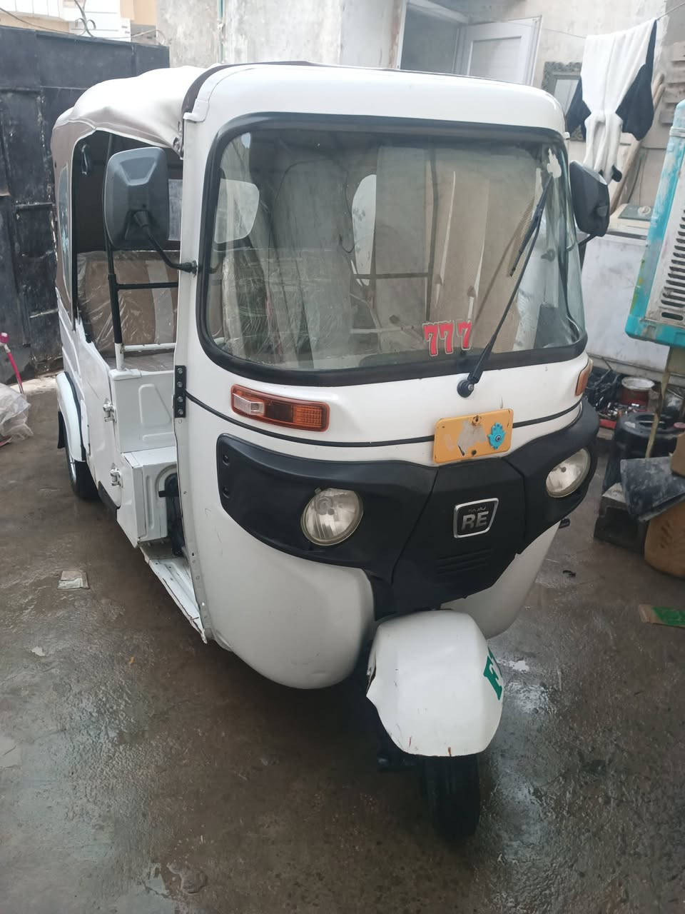 تكتك لبيع ٢٢ اوراق مكان كوت مكينه مكفوله عام من فتح برغي وكشره مكفول عام بيه يم تكمه بس وباغي مكفول وشوفت عينك باغي 
اوراقه نقص بيه ورقه 
مكان كوت سعره 
٥ مليون 
***********
مكلف بل نشر
