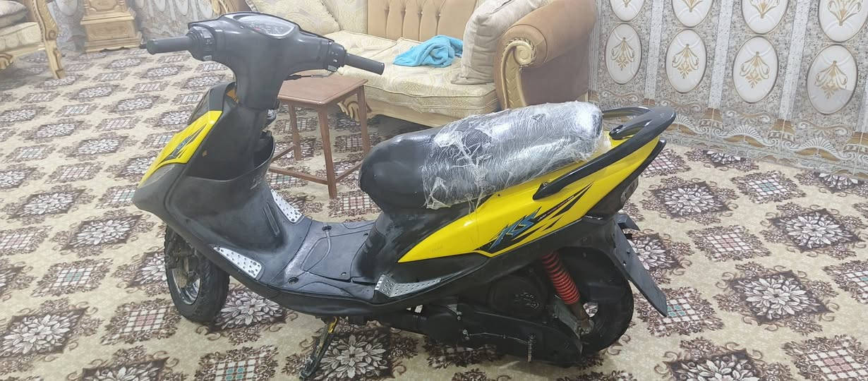 سلام عليكم ماكس عدله  للبيع سعر 450 وبيها مجال دراجه نضيفه احلى من صور كهربائياتها كلها شغاله سلف هندر بس ما عده عداد سرعه ول بانزين ولباقي من طول لطول شغاله دراجه كايمه ماتشتغل عوزها تجفيت قبل لاتكوم نكره سلف تشتغل بس خبطت دهن وبانزين مكاني ناصريه قرب جامعه ذي قار منطقه صخين 
رقمي ***********
