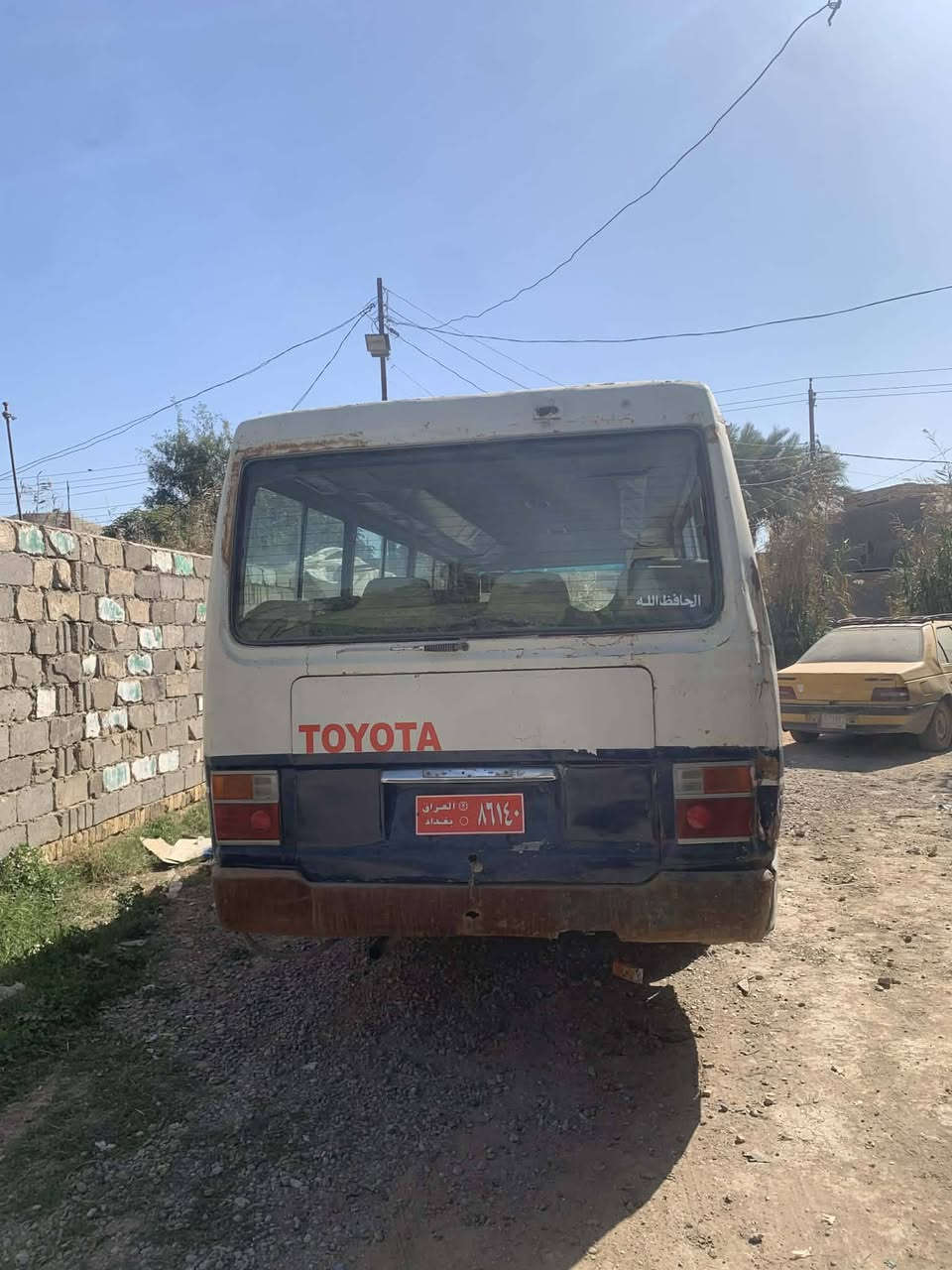 السلام عليكم
كوستر عريضه للبيع السيارة كهربائياتها جاهزه 
تايراتها نظيفة مكينه بانزين تنقص دهن قليل 
***********
