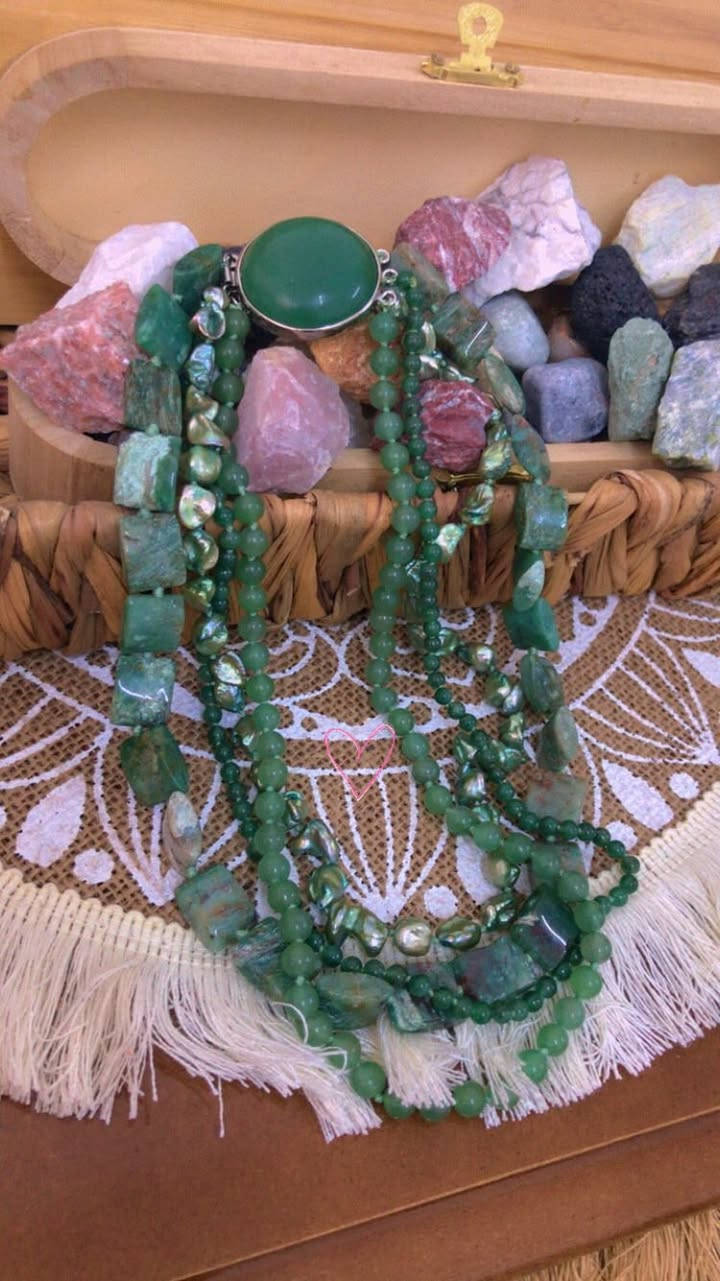 نوادر 
✨
ليست كل القطع تُخلق لتتكرر…

في عالم إيزيس،
هناك قطع تُصنع مرة واحدة فقط…
وكأنها اختارت صاحبتها قبل أن تُعرض.

💎 نوادرنا ليست مجرد أحجار،
بل طاقة نادرة…
حضور لا يُشبه أحد…
وقصة لا تُروى إلا لمن يمتلكها.

كل تفصيلة فيها خُلقت بعناية،
لتكون لكِ وحدك…
لا نسخة ثانية، ولا روح مشابهة.

✨ إن شعرتِ بأن قطعة نادتك…
فهي لكِ بالفعل.

— إيزيس | حيثُ الفخامة تبدأ من الطاقة


**إذا كنت صاحب هذا الإعلان وتريد حذفه لأي سبب، رجاءا أرسل رسالة إلى الدعم الفني**