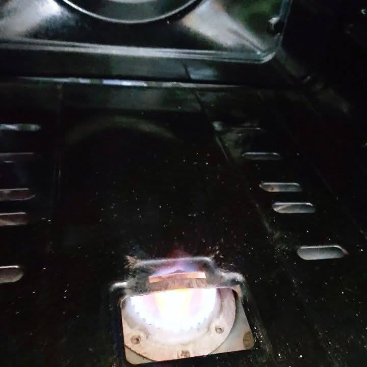 طباخ اربع مشاعل كلش نظيف شغال علفحص سعره 65 مكانه نجف حي الرحمه رقم الموبايل ***********
