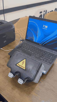 السلام عليكم توفر لدى شركة شروق الشمس للطاقة الشمسية
توفر بورد خاص لشحن السيارات الهايبرد وتر بروف مقاوم للامطار و الغبار و اشعة الشمس المباشرة مثل ( BYD و الكورلا و التسلا ) 
متوفر بسعر 75 الف ضمان لمدة سنة

للحجز و الاستفسار : ***********
