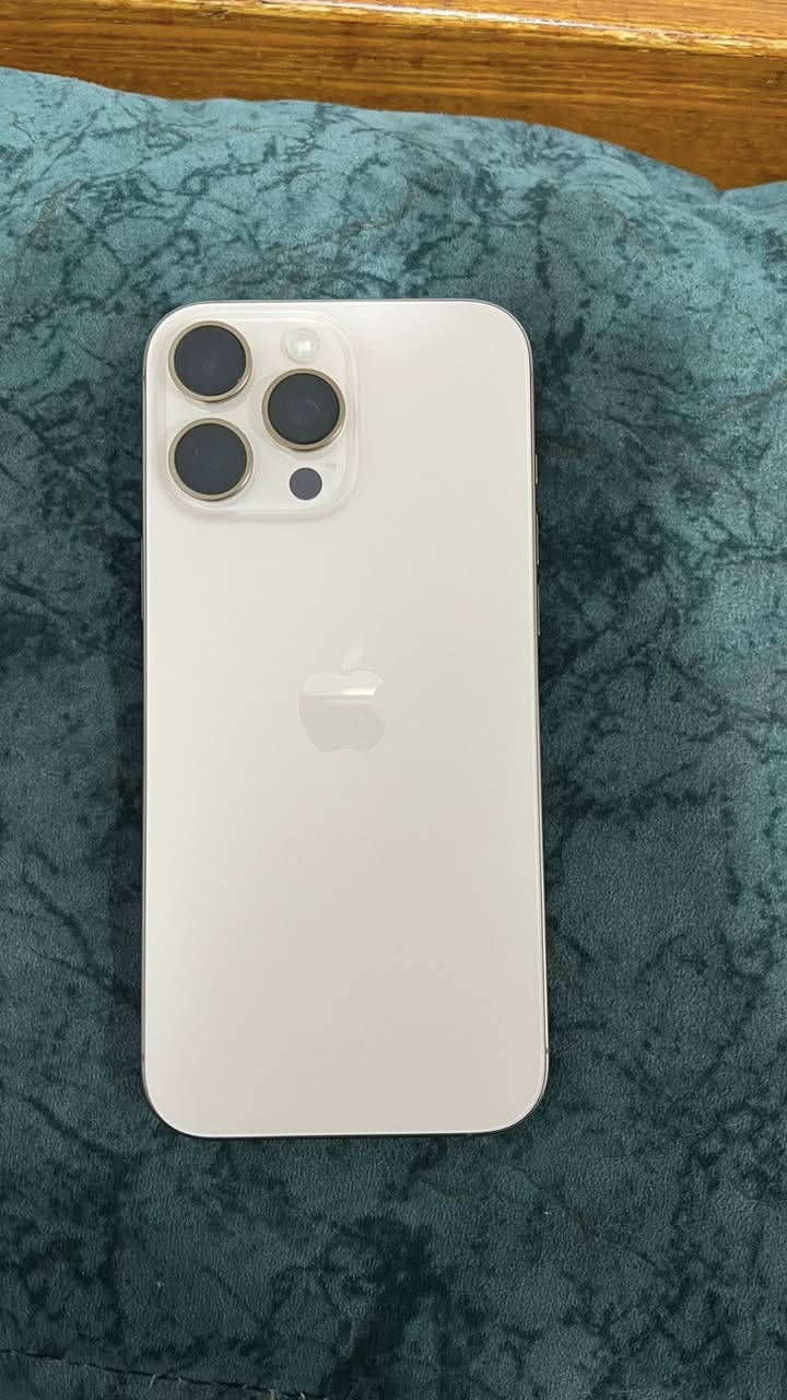 ايفوان ١٦ برو ماكس نضافه ١٠٠ غراض ويه
البطاريه 100 مشحون 58 
ذاكره ٢٥٦ بعد بالجيس الجهاز 
العنوان نجف حي الجمعيه شاًرع عشرين *********** السعر خاص
