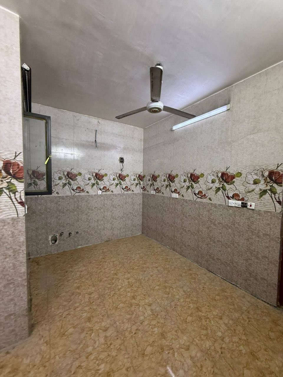 للايجار طابق اول غرفة وصالة ومطبخ وخدمات السيدية مربع الاقتصادين بدل الايجار ٦٠٠ الف للاستفسار 
***********
***********
