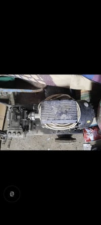 عندي ممضخة غسل المضخة 200 بار ايطالي وياهه ماطور سنكل وياهه يده وصونده...