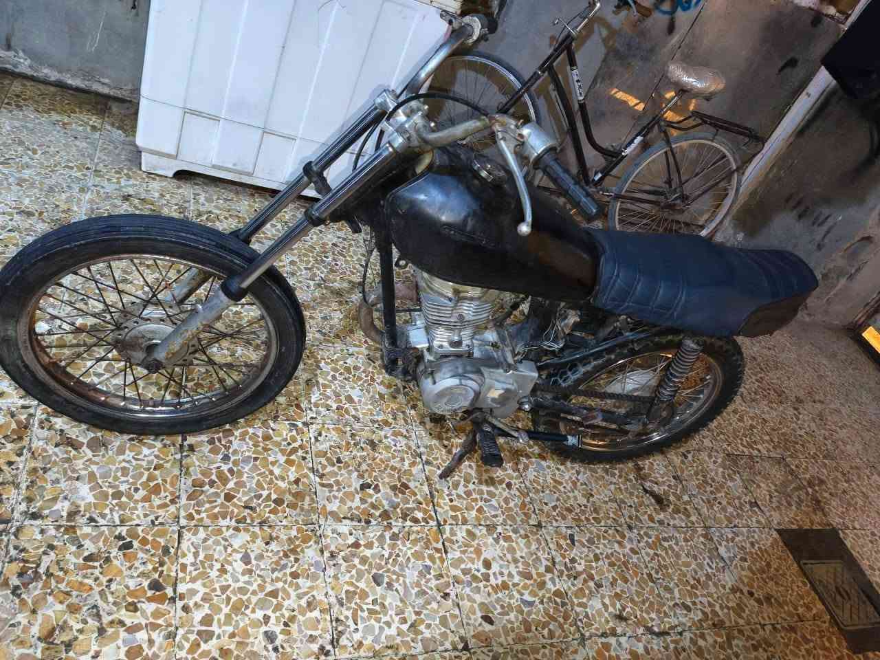سلام عليكم دراجه اللبيع سعر 225 وبيها مجال محرك ناعم دراجه مال كراب عنوان بصره صناعيه حمدان واتساب 
***********
