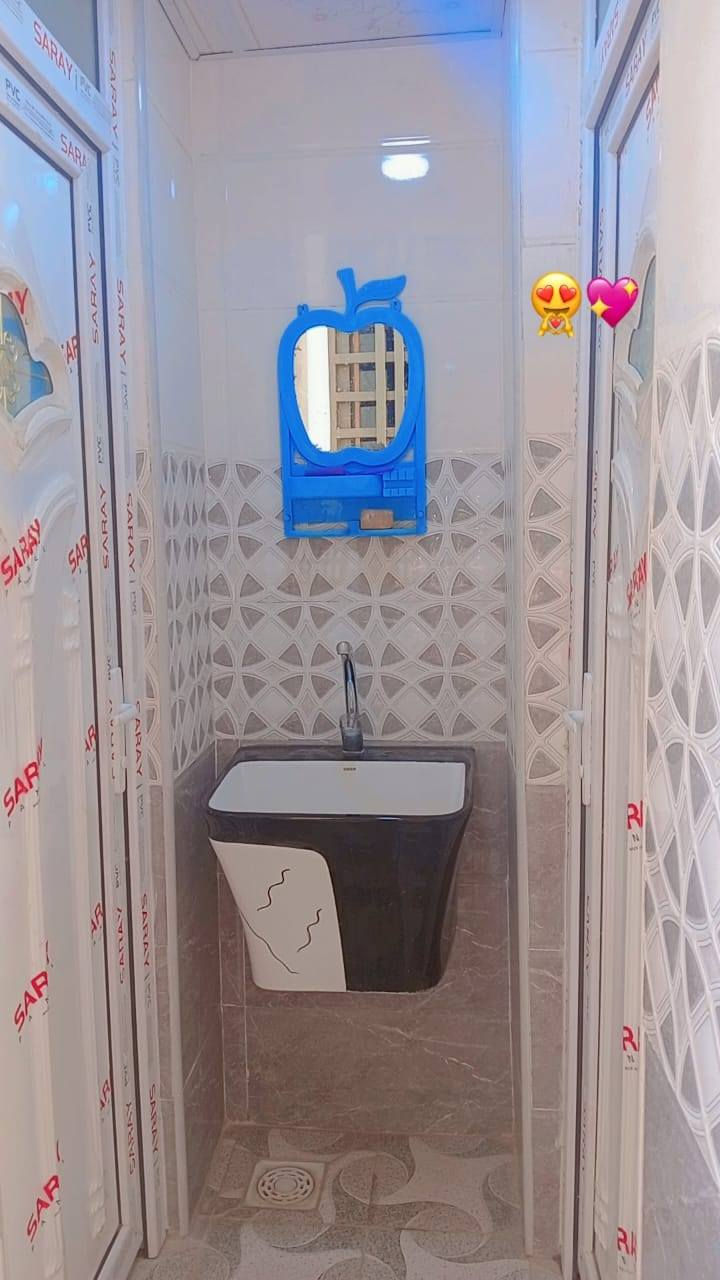 سلام عليكم يوجد لدينا
بيت طابو مساحته 150 
بناء طابوك صب كونكريت لارضيه والسقف ..بناء جديد 
العنوان الشافعيه قريب مدرسة باقر العلوم 
 بي غرفتين وصاله ومطبخ وحمامات وبراني 
للاستفسار ***********
