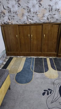 ميز طعام 4 كراسي • بوفية • مجمدة