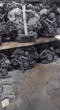 السلام عليكم يتوفر محركات ازيره 3300 و 2700 عليهن عرض خاص العنوان الديوانيه حي الصناعي مجمع عدي البديري *********** نور الطيب  *********** غير متواجد عله الفيس اتصل وتدلل
