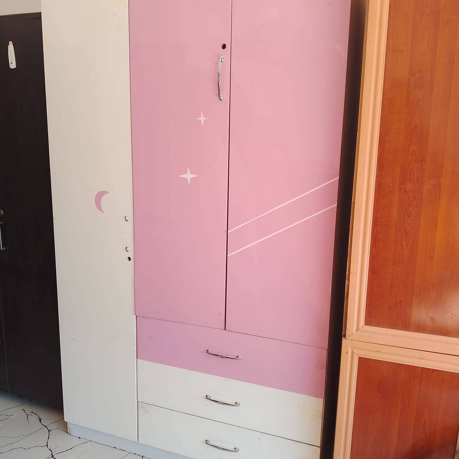 السلام عليكم كتنور خشب حطاطه درجة اوله سعر 125 الواحد الاسود والوردي 160,تخم ديوان  ملكي 6امتار ونص 250مكان بروانه ***********
