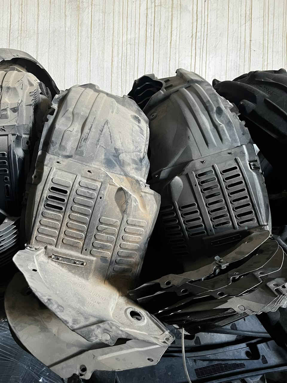 السلام عليكم ورحمة الله وبركاته 
بطائن تويوتا هايلندر 
من 2008 
الى 2023 
بلادي اصلي وكاله وجديد 
المركز الياباني والامريكي
***********
***********
