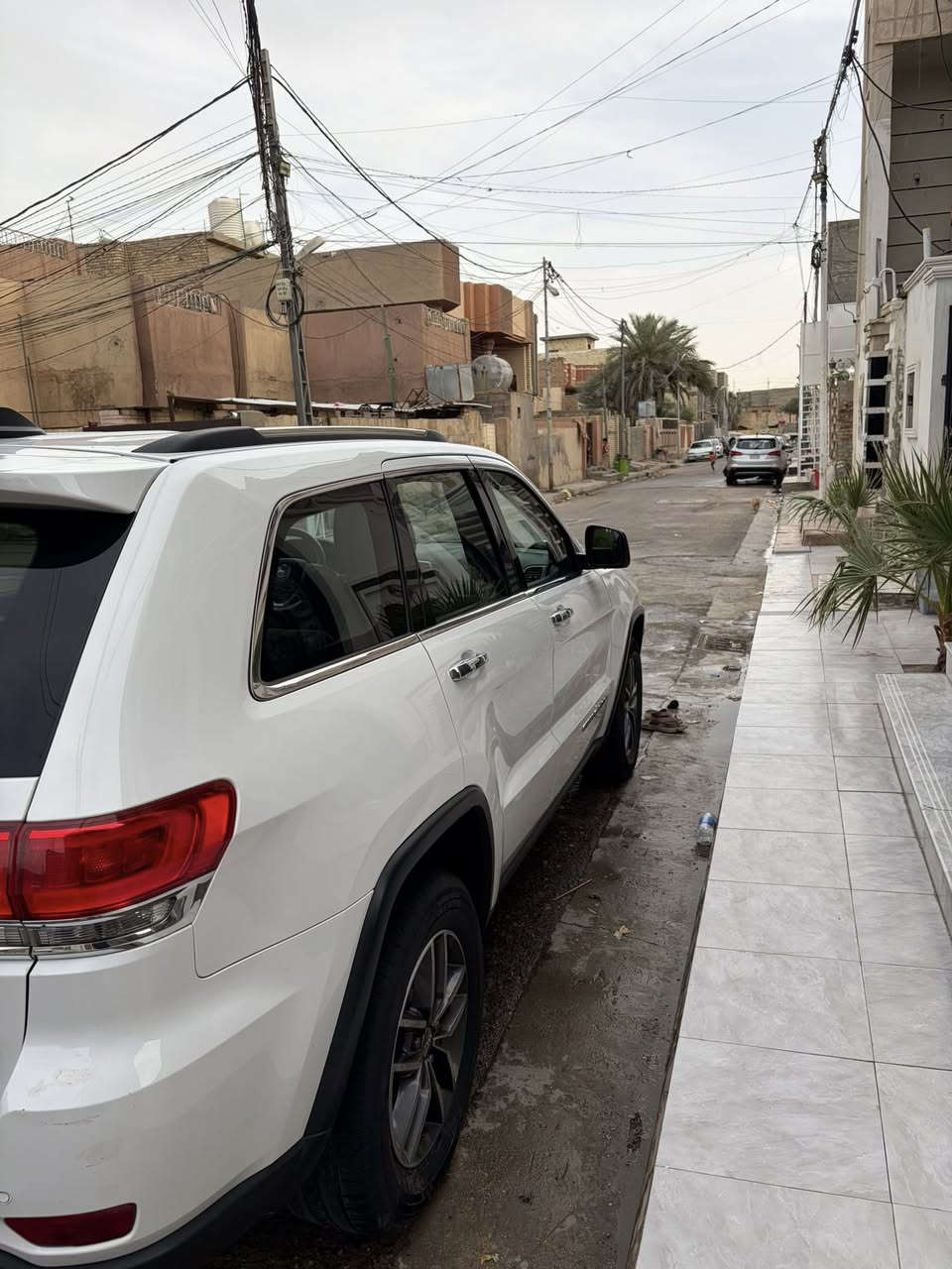 السلام عليكم
جيب موديل 2018 
فول مواصفات لمتد ومعروفه مواصفات المتد السياره نضيفه كلش ماشيه 124 وحادثه مثل ماموضح بالسونار السونار جديد سعر السياره 21 وبيهه مجال للشراي مكان السياره بغداد السيديه
رقم صاحب السياره
***********
