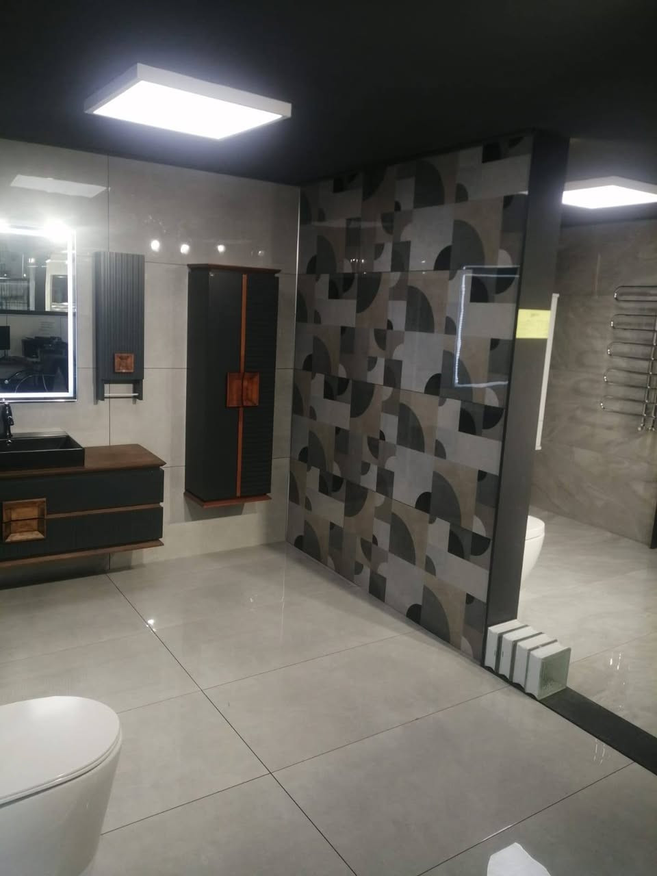 السلام عليكم وأسطة سيراميك شغل مثل واضح داخل تلعفر فقط /*********** /***********
