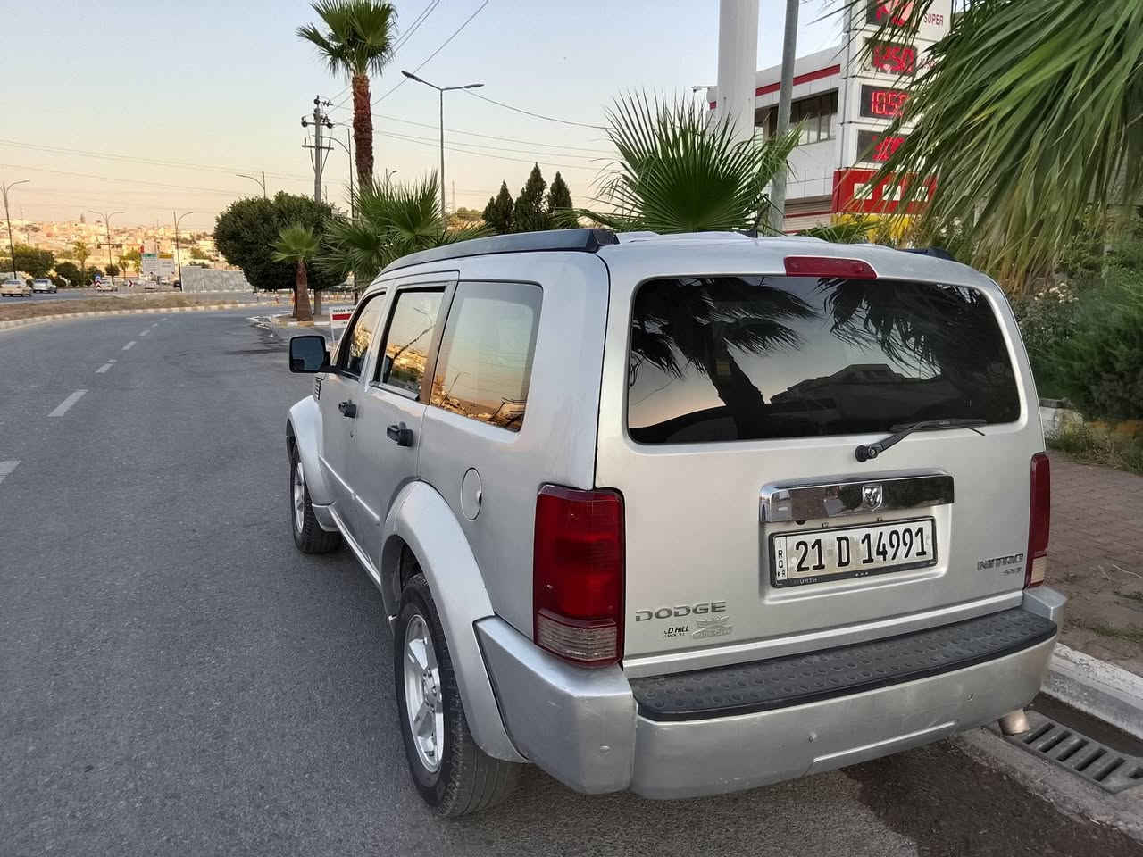 دؤج نيترؤ
3بارجه بؤخ 
دوو دركاو جملخ دواوه بئ ناوكردن
گيرو مه كينه بشرت نكراوه ته وه
سه نه وى تازه به ناوى خؤمه وه يه
سياره معرز نى يه
***********
