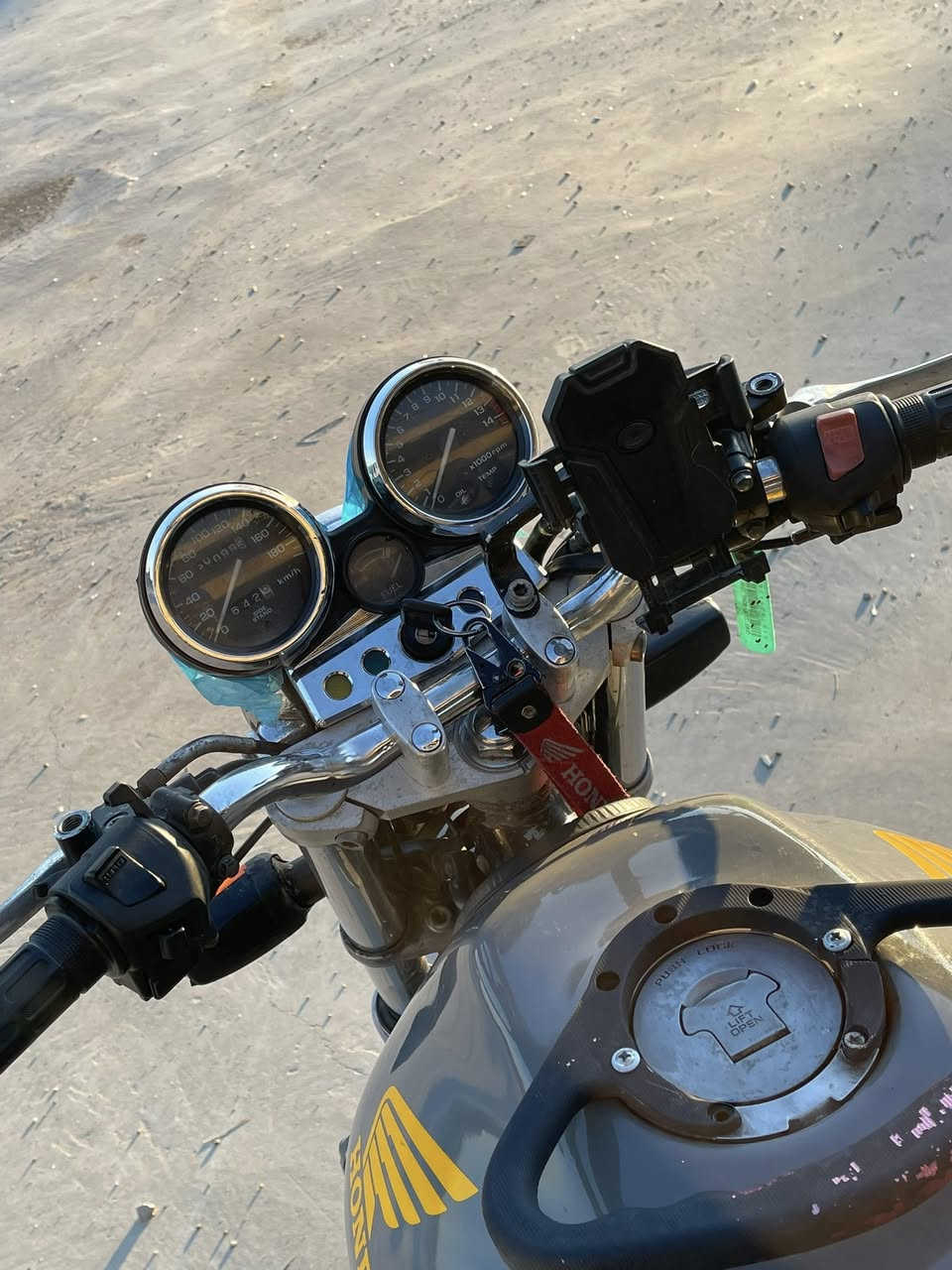 سلام عليكم
للبيع сb400

دراجه ١ -٢-٣ بطناش بشرط 

شلعه فول مابي نقص 

بيع مستعجل ١٥٠٠

بي مجال قليييل

رقم ***********

واتساب موجود
