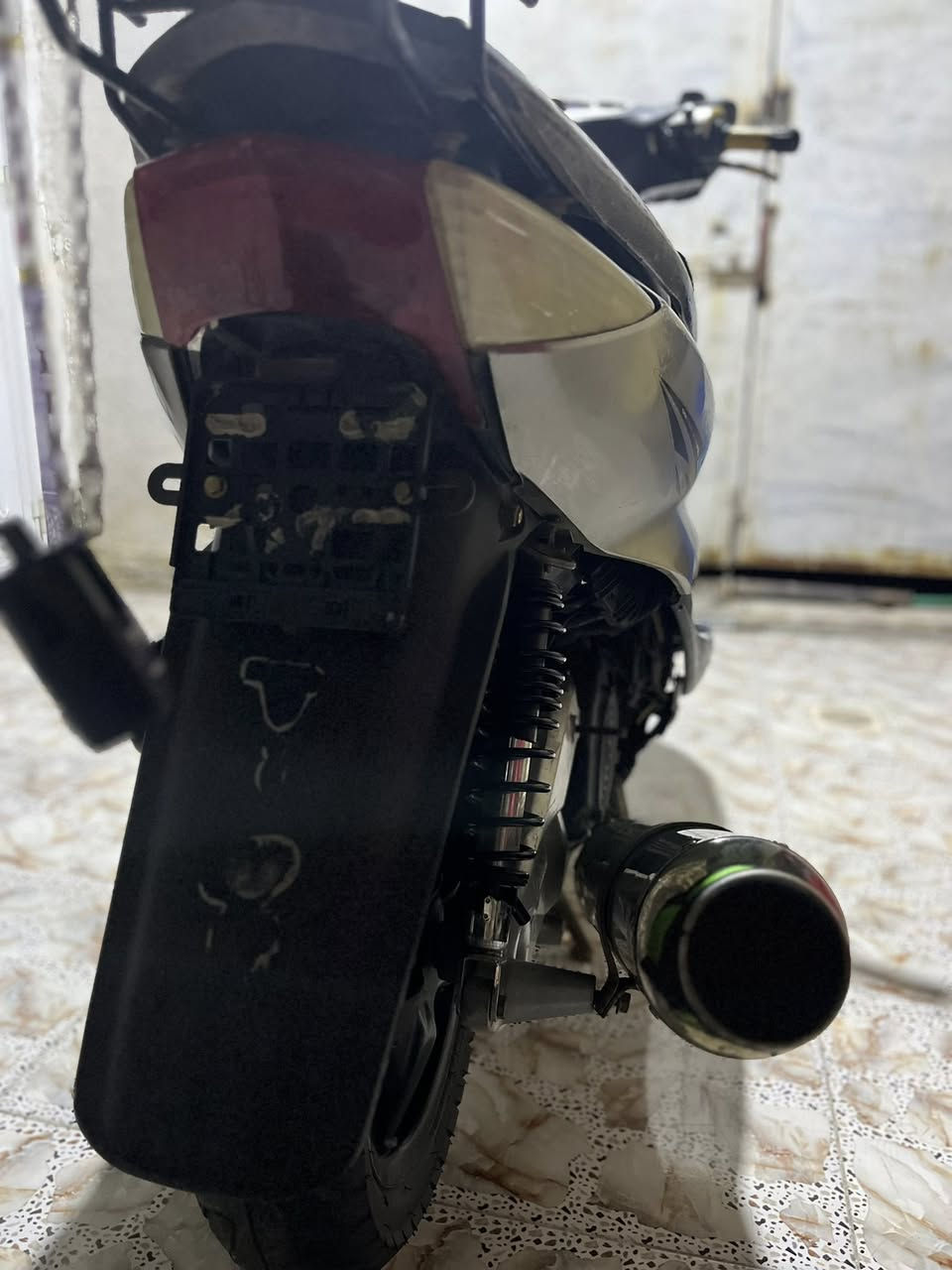 اسلم عليكم شباب سكنس نثيه للبيع بوشه وبستم رياضي اصلي 58 دبلات جديد اصلي دسكات جديد اصلي. الدراجه امعمره تعمير مال جناي خير من الله لا تنقيص لا ابخير اوراق كامله  تجي احولها بسمك عارضها ب450وبيه مجال 
اتصل وتدلل***********
