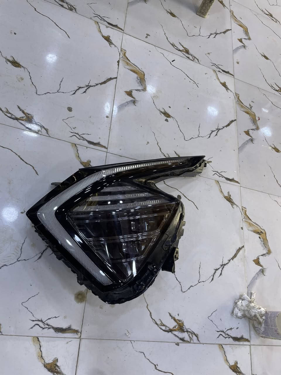 سلام عليكم لايتات بلادية جديدة جوة السوك كلهن رايدهن ب 340$  مال سورنتو حديث و تك مال توكسان حديث رقمي ***********
