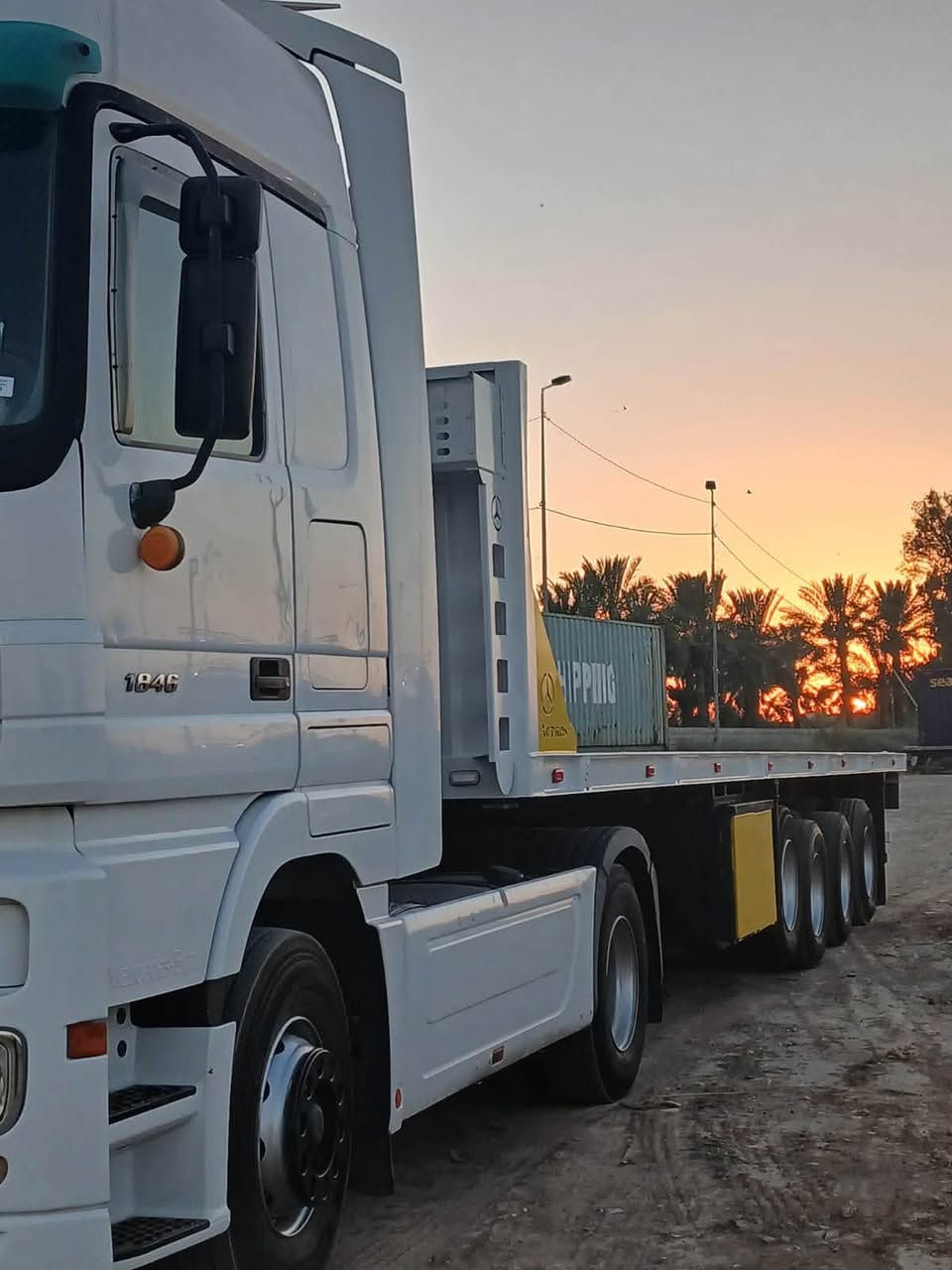 السلام عليكم سيارة للبيع اكتروس موديل 2005 فول مواصفات ريتايدر كامر حساس رقم بغداد حجم (46 18) + عربانه 4 محاور حداديه للاستفسار (***********) مكان السياره الحفريه اني مكلف بل نشر
