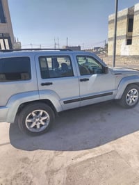 جيب  لبرتي 2012 فول موصفات لمتد فور ويل رقم بغداد انكليزي السعر 120$ ت...