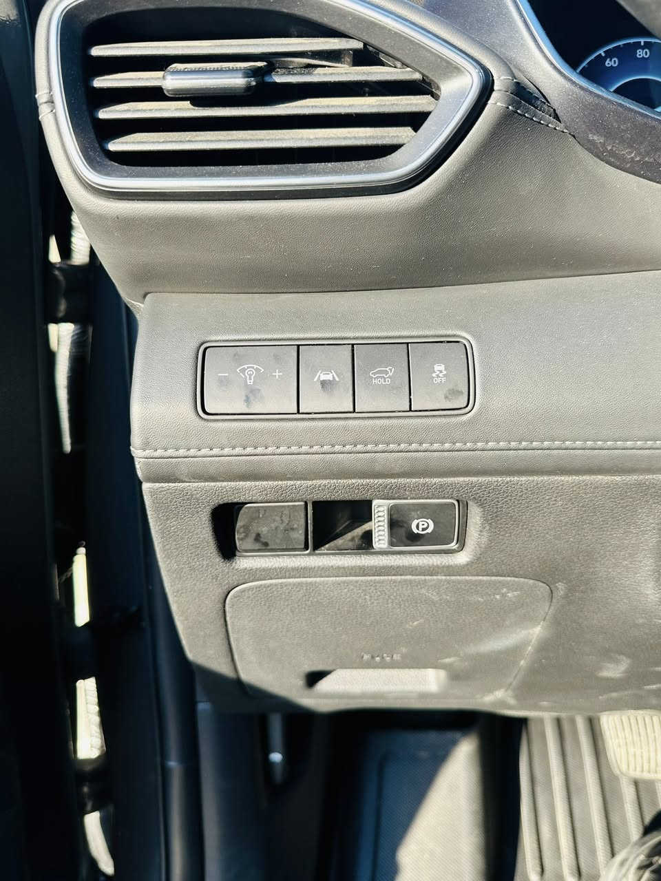 ﷽
سنتافيه (2023) وارد امريكي
\___\___\___\___\___\__\

مواصفات فول 1/1 
مواصفات:- بصمه - بانو راما - محرك 2500-
حساسات - رادارات - صندوك كهرباء - 4 كامرات-
شحن لاسلكي - لون سمنتي - قطعتين تبريد -
كشنات جلد - كشنات كهرباء - 

الضرر :- تبديل جاملغ وبنيد 
السعر ( 210 ) مرقم بغداد 

مكان السياره بغدادالزعفرانية 
التصال ***********
