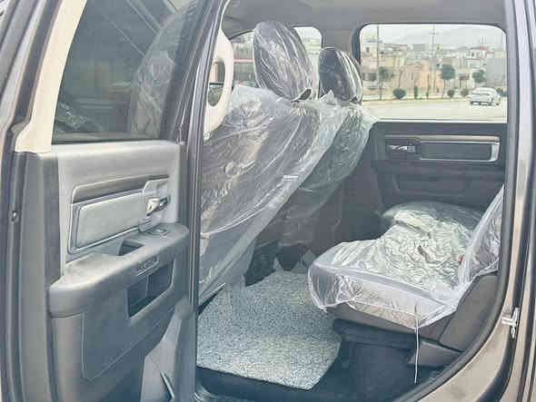 رام 2023
SLT
ماشيه 43 الف
بدون داخلى بدون اربااك
3 قطعه صبغ صفحه 
*********** - 195$
