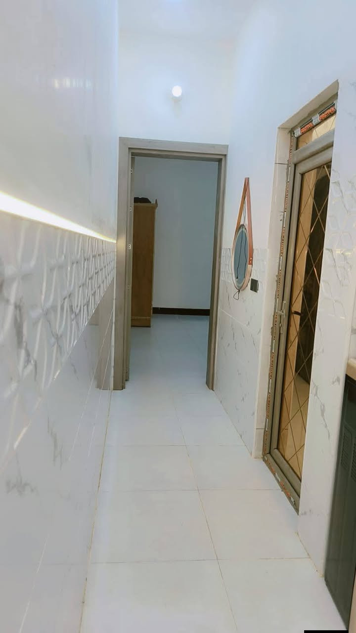 بيت للبيع بناء جديد درجه اولى مساحه 125 5×25 على شارع 20 
الزيتون الثانيه الدواجن قرب شارع كاتب عدل 
نظام كامرات سبالت نظام انترنيت ستلايت
يتكون من 3 غرف نوم. صاله. حولي. مطبخ صحيات فوك وجوة لاستفسار التوصل على الخاص او على الرقم
***********
