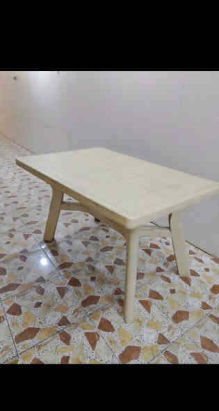 السلام عليكم ميز طعام نظيف للبيع العدد 8  سعر المميز 25 الاستفسار اتصل عل رقم***********
