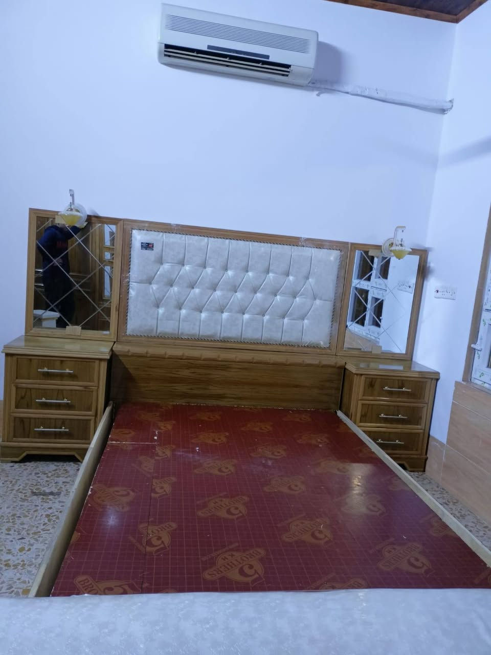 #قسط_غرفتك_براحتك
✔️ ويانا مدة التقسيط سنة و نص بدون مقدمة 
✔️ لحاملي ماستر كارد الرافدين من الموظفين و المنتسبين و المتقاعدين
✔️ يوجد فصال حسب الطلب
✔️ يمكنكم استبدال غرفكم القديمة بغرفة جديدة وتقسيط الفرق
✔️ غرف نوم باحدث الموديلات من خشب الصاج
📌العنوان : الموصل / الجانب الأيمن / الصناعة القديمة / اليابسات
📱اسياسيل : *********** (يوجد واتساب)
📱 كورك : ***********(يوجد واتساب
