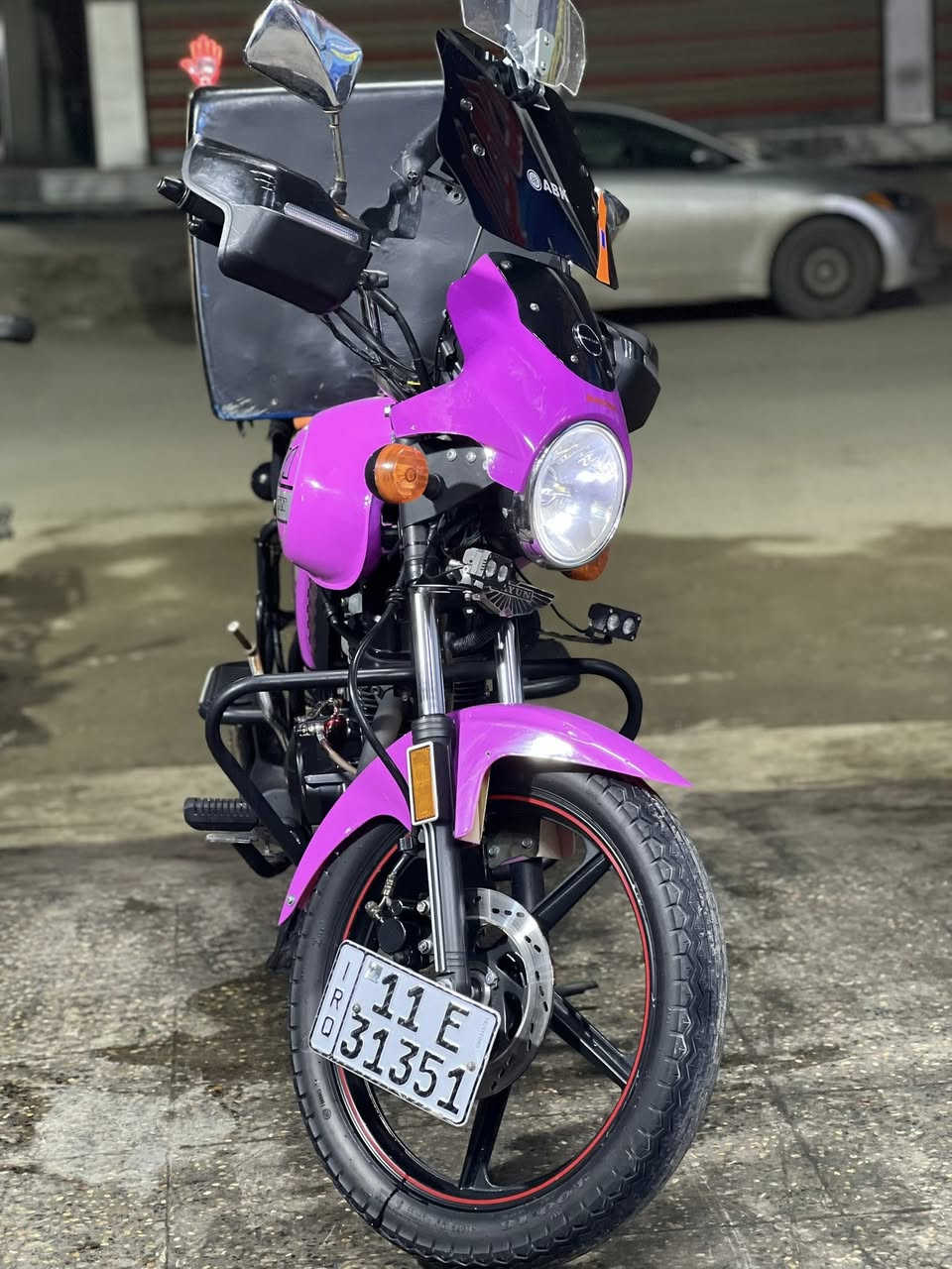 يا الله سلام عليكم دراجه دايوان مديل 23 A6الدراجه عليها إضافات خير من الله جامعه APK واقيه لكيز صندوك يحتوي على لد داخلي وخارجي و لايت زنون تحوير دسك خلفي بمكان البانز الدراجه جلاله وبلعافيه ع ياخذه اخت الزيرو عنواني بغداد الكراده (***********)
