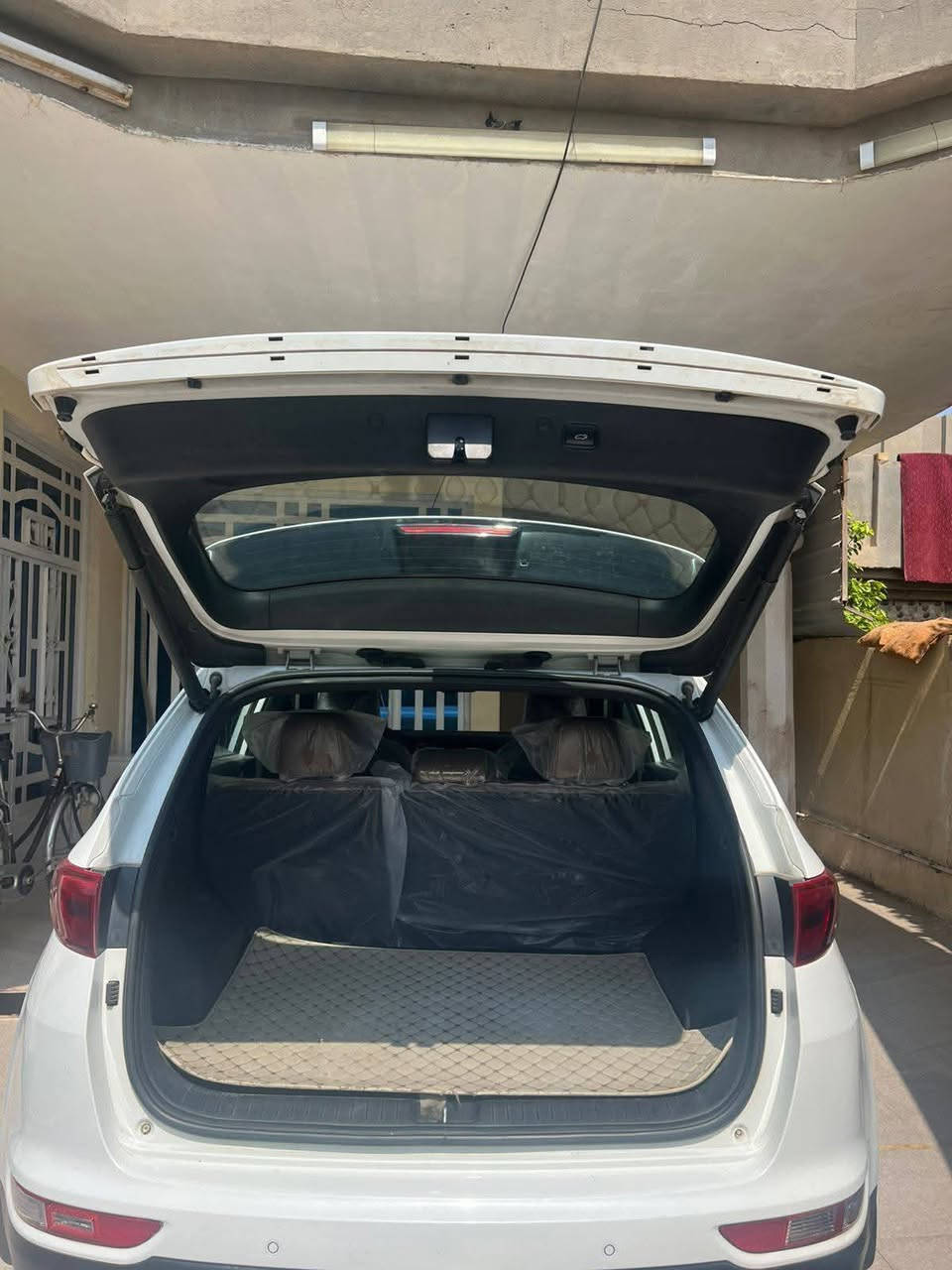 السلام عليكم من رخصه الأدمن سبورتج موديل2018 رقم بغداد انكليزي بأسمي تحويل ثاني يوم سياره مكفوله كفاله عامه والسونار مرفق بالمنشور المواصفات
بصمه عدد2
جنطه كهرباء 
زراك لايت 
سايد بريك رجل
وباقي المواصفات معروفه ألسعر190 وبيها مجال مكاني صويره للاسفسار الأتصال على الرقم ***********
