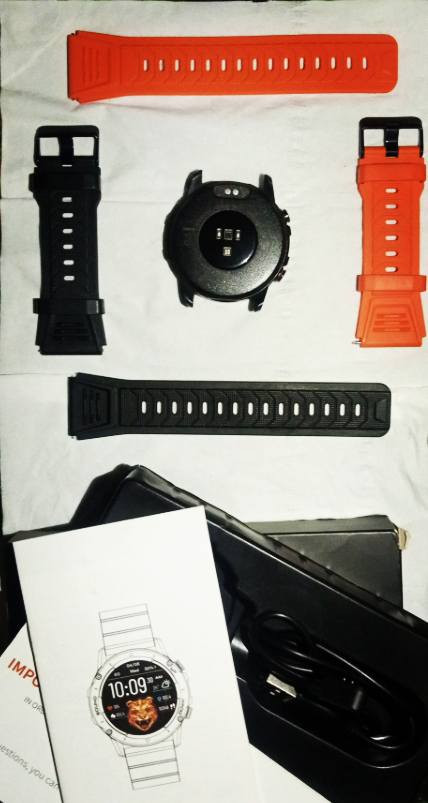 سوق الشيوخ 
هذه الساعة هي ساعة ذكية رياضية من طراز NX9 (تُباع أيضًا تحت علامات تجارية مثل Melanda أو Senbono). تتميز بتصميم متين مستوحى من الساعات العسكرية وشاشة دائرية ملونة. 
المواصفات والمميزات الرئيسية:
الشاشة: شاشة IPS تعمل باللمس بحجم 1.39 بوصة وبدقة 360x360 بكسل.
الاتصال: تدعم إجراء واستقبال المكالمات عبر البلوتوث (Bluetooth Call).
تتبع الصحة: مزودة بمستشعرات لقياس معدل ضربات القلب، ونسبة الأكسجين في الدم، وضغط الدم، بالإضافة إلى مراقبة جودة النوم.
الأنشطة الرياضية: تدعم أكثر من 100 وضع رياضي مختلف لتتبع التمارين.
المقاومة: حاصلة على تصنيف IP68 لمقاومة الماء والغبار.
البطارية: سعة البطارية عادة ما تكون 400 مللي أمبير، مما يوفر وقت تشغيل يصل إلى 5-7 أيام حسب الاستخدام. 
السعر 100دولار قابل لتفاوض علماً هذه الساعه نادره من الصين لي استخدام شخصي حياكم الله


**إذا كنت صاحب هذا الإعلان وتريد حذفه لأي سبب، رجاءا أرسل رسالة إلى الدعم الفني**