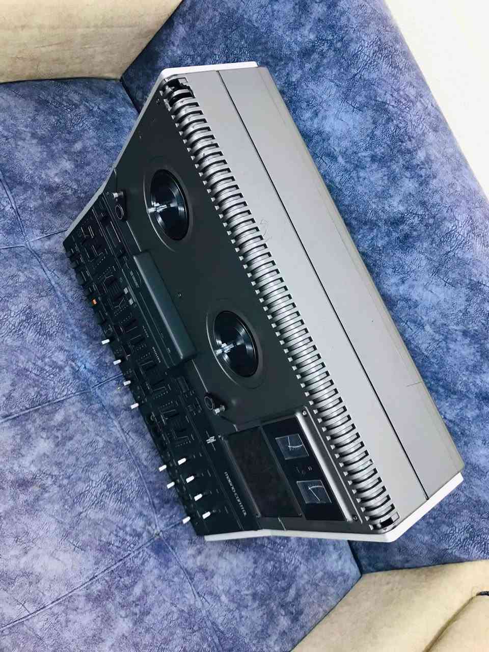 للبيع تحفة من فلبس 
MODEL-PHILIPS-N 4422🎼
من اجمل وارقى موديلات شركة فلبس 
مواصفات الجهاز 
3 ماطور الجهاز
3 هيد الجهاز 
3 سرع الجهاز 
4 تراك الجهاز 
7 انج بكرات 
نظام تسجيل جداً راقي 
الجهاز ناطق سماعات داخليه 
4 داخل للجهاز ⬇️
AUX / TUNER / PHONO / LEIE
كهرباء 220 V  بلادي 
للاستفسار اكثر مراسلة الصفحة 
وات ساب *********** اتصال ☎️
