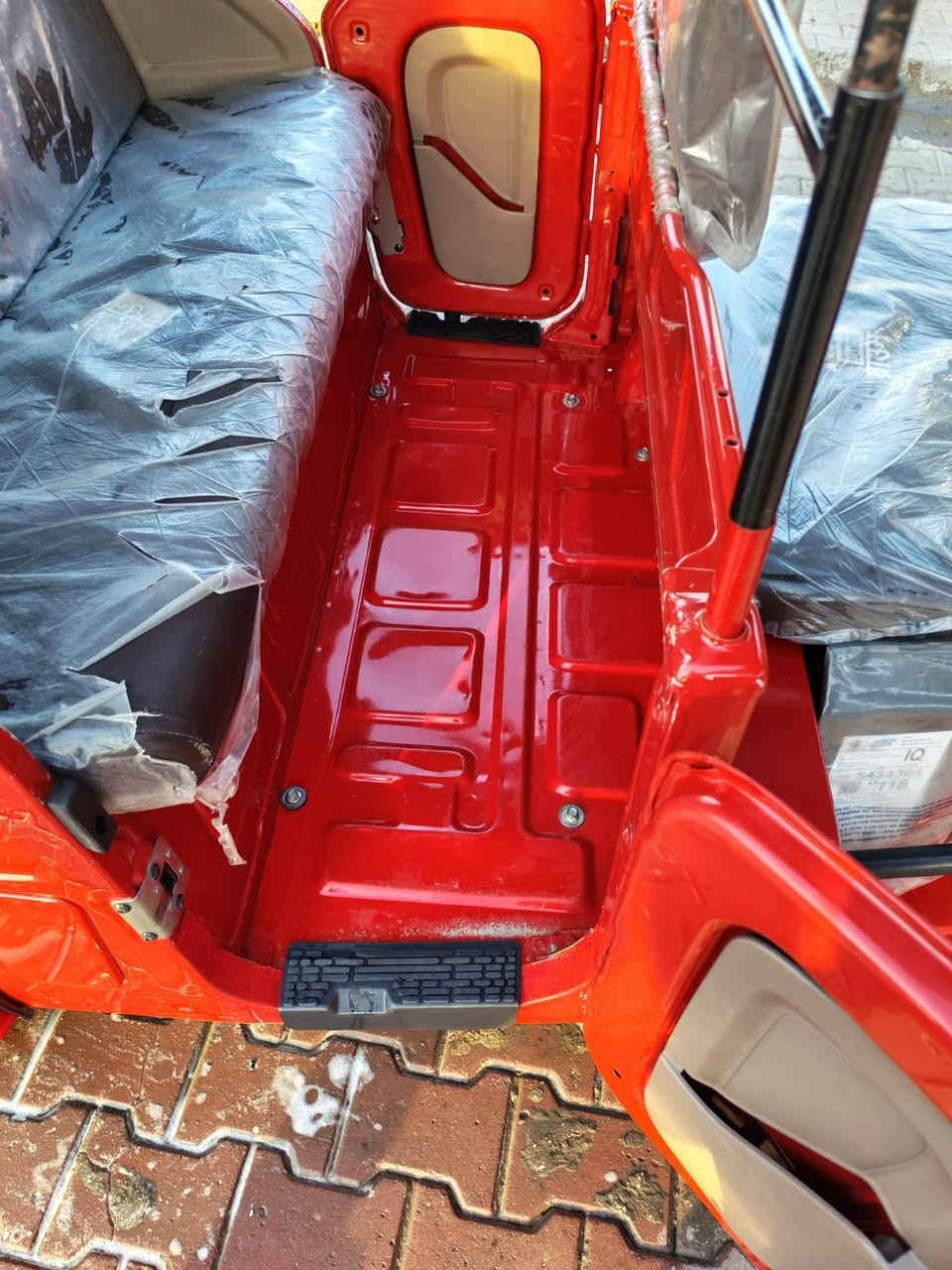 سلام عليكم تكتك ٢٣ زيرو مرقمه بغداد وبسمي تحويل ثاني يوم تخم تاير تكتك خير من الله لا خياس ولا شي ربع ما تصرف عليه كبل الشارع مكينه وكشر ومكفول العنوان الدوره ابو دشير الرقم ***********
