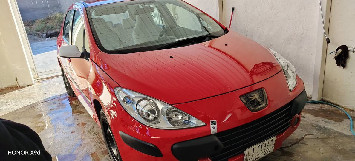 سلام عليكم بيجو 307/2006للبيع فقط سياره جاهزه من كلشي كير محرك بشرط تبريد ثلج ادامه كامله كربائيات باقي على وضعه شركه طايرات باتري جديد سنويه منتهيه تحويل وكاله بشرط بيه بابين الخلفي وهلال صبغ بدون اي ضربه سعر58وبيه شويه مجال وبيه دفتر بانزين مكان كركوك ما اجاوب على فيس بوك شراي خابر وتدلل رقم ***********
