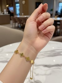 مجموعة سوارات • تصميم راقي • أناقة ناعمة