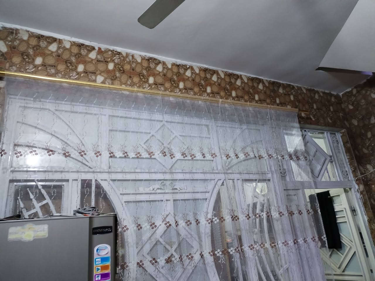 السلام عليكم.. نصف قطعة  بناء حديث واجهه 9م النصف الثاني للركن  الفرع العريض  قطاع 30  طابق  أول أستقبال + غرفة نوم + مطبخ + صحيات  طابق ثاني 3 غرف  طابق 3 غرفة + صحيات  الأتصال على الرقم ***********
