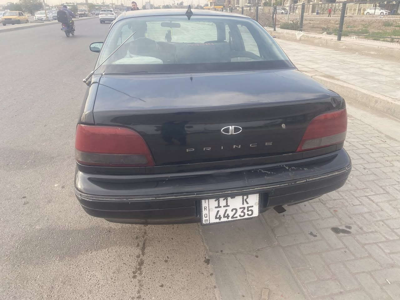 السلام عليكم
برنس 1996 فول اوتماتيك 
تبريد 
كهربائيات كلها فول 
شاشه وسماعات دمام خلفي ودوشمه 
وأدامه جديده وتايرات 4 جدد وباتري 
سنويه ورقم جديد 
السعر 38 وبيها مجال 
***********
المكان بغداد / البياع الري
