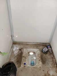 حمام مستعمل • نظيف