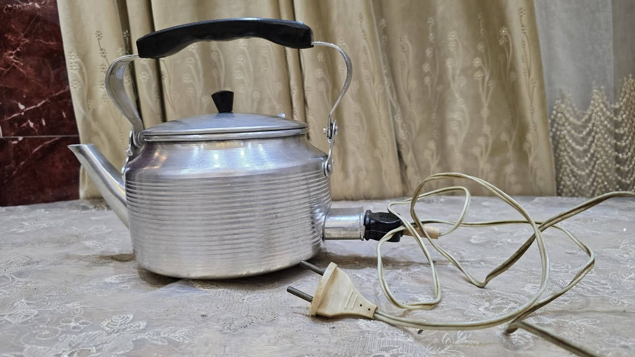 قوري ابو هيتر
حجم كبير 
استخدام بسيط 
للاستفسار مراسله الصفحه 
او الاتصال ***********
