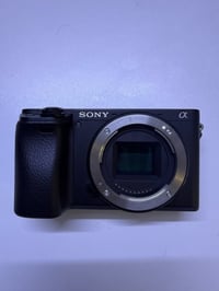 سوني A6400 • عدستان ٥٠مم/١٦-٥٠مم • شاتر ٢٧١٦