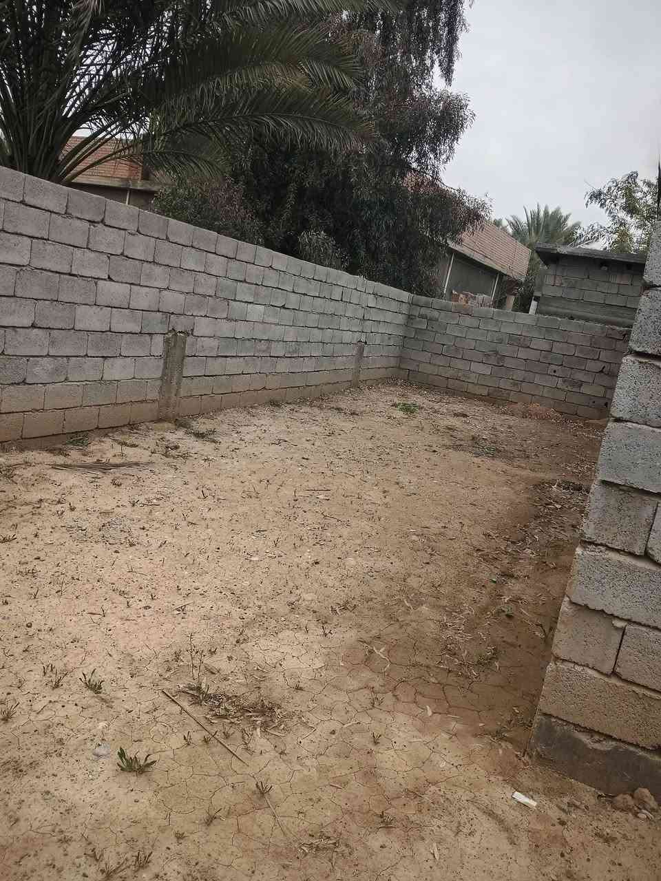 السلام عليكم دار اللبيع في منطقة عواشق فرع امام محمد صبر مساحته 500متر مكون من غرفتين نوم وصاله ومطبخ وستقبال حمام صحيات خارجيه ستفسار تصال على هاذا رقم ***********
