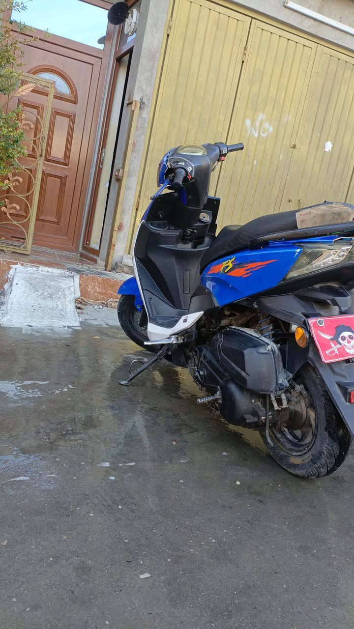 السلام عليكم 
اخوان دراجه للبيع 
نضيفه حيل 
كشر جديد 
عقل جديد 
كابريتر جديد 
دهن +بلك جديد 
تشغيل عن بعد شغل واطلع 
350ومعامله وترهم مراوس بايراني


**إذا كنت صاحب هذا الإعلان وتريد حذفه لأي سبب، رجاءا أرسل رسالة إلى الدعم الفني**