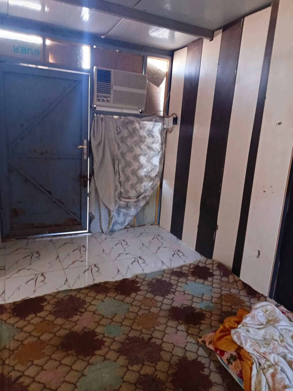 بيت للرهان النجف حي ميسان ع الشريط قرب صيدليه الشراع مساحه 100متر يحتوي على غرفه وصاله واستقبال ومطبخ وصحيات والطابق الثاني يحتوي على غرفه وصاله البيت كلش نظيف ومرتب السعر المطلوب 28مليون مده الرهان سنه وقابل للتجديد 

للاستفسار والمعلومات الاتصال بنا ع *********** 

او مراجعه مكتب ألروان للوساطه العقاريه والمقاولات العامه 

عنوان المكتب حي ميسان ع الشريط قرب صيدليه الشراع 

عندك بيت عرصه للبيع راسلنه وات ساب وتدلل
#النجف #الكوفة #حي_ميسان #عقارات #ايجار #رهان #بيع #شراء #مكتب_الروان
